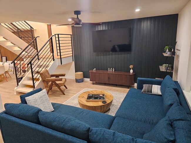 Building Photo - 266 E Via Escuela Unit D