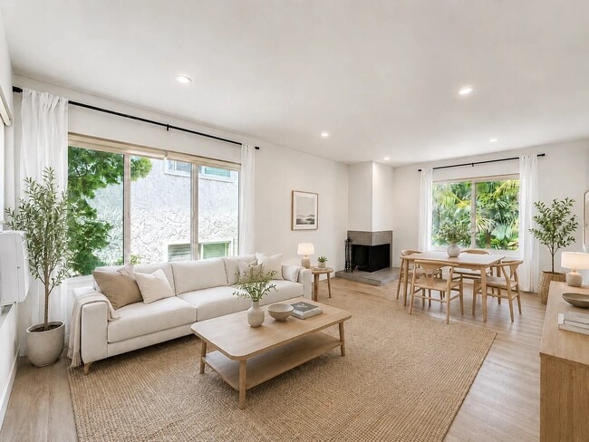 Building Photo - 1326 Wellesley Ave Unit Z