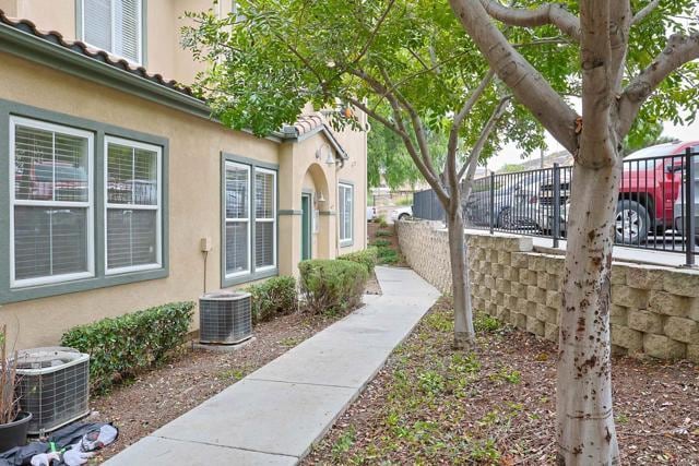 Building Photo - 4477 Avenida Aquila