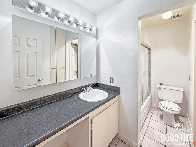 Photo - Charming 1B/1BA Condo in Bay Ho w/ Walk-In Closet, Ceiling Fans & New Flooring! Unit 139