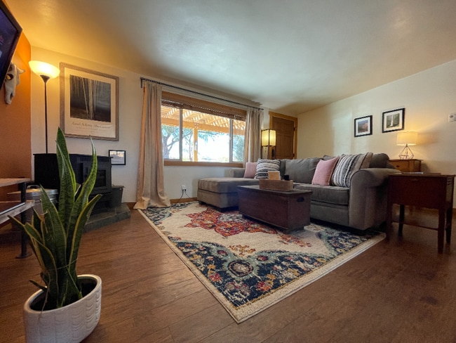 Photo - 6161 Chia Ave