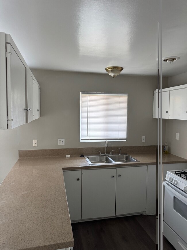 Photo - 1935 Linden W St Unit 4