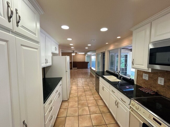 Photo - 15150 Andorra Way