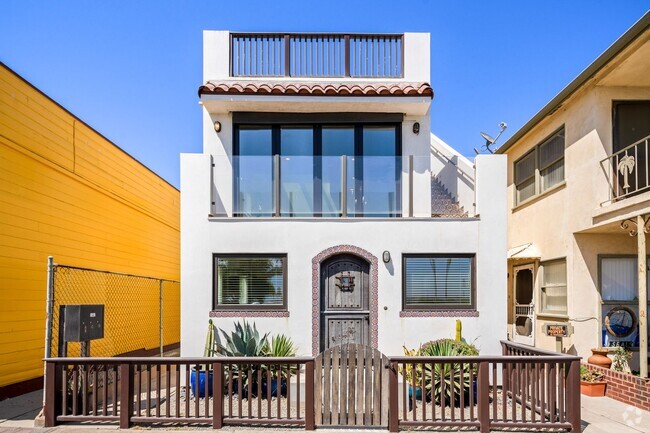 Building Photo - 913 Ocean Ave Unit A Rental