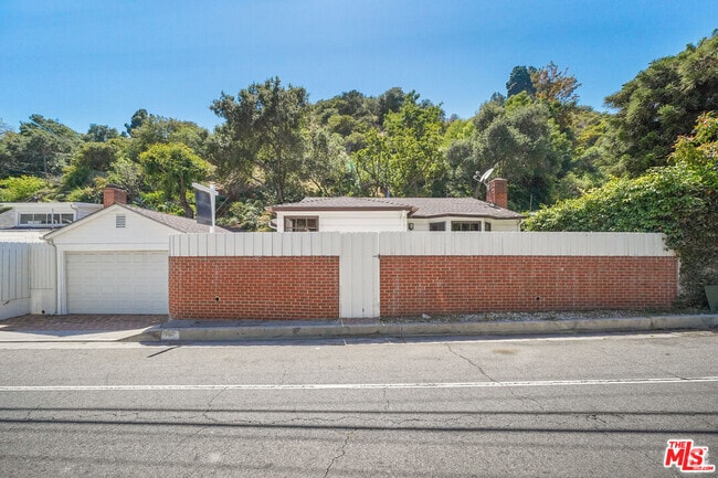 Building Photo - 881 N Beverly Glen Blvd Rental