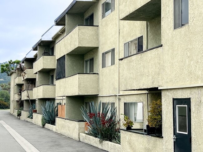 Photo - 11018 Moorpark Apartments