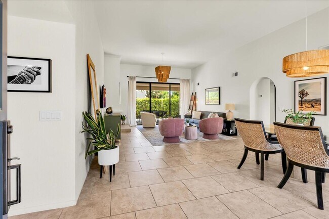 Photo - 48110 Cll Seranas