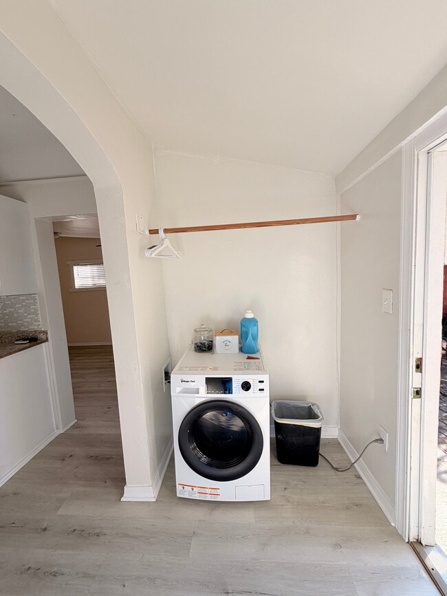 Photo - 1050 Hyperion Ave Unit 1052