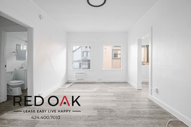 Building Photo - 822 S Park View St Unit 307