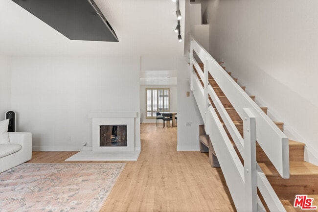 Photo - 621 California Ave