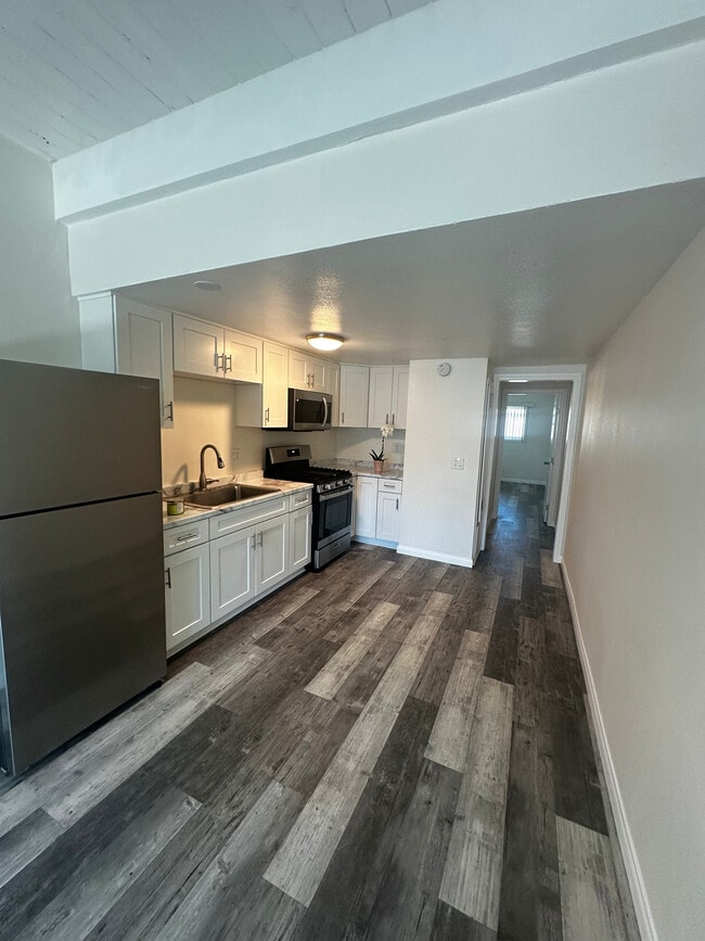 Photo - 324 Leatrice Ln