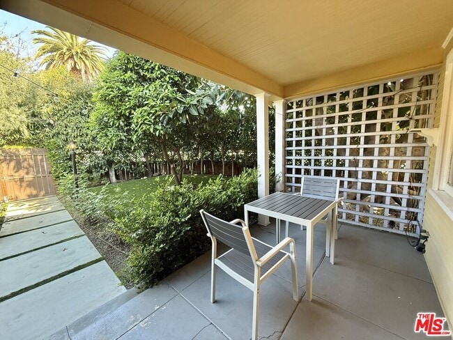 Photo - 901 N Orange Grove Ave House