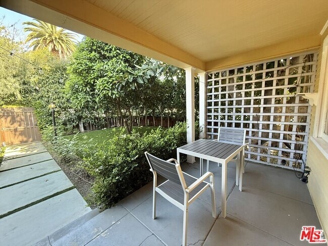 Building Photo - 901 N Orange Grove Ave Rental