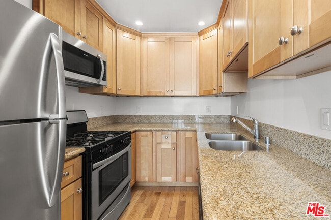 Photo - 923 N San Vicente Blvd Unit 7