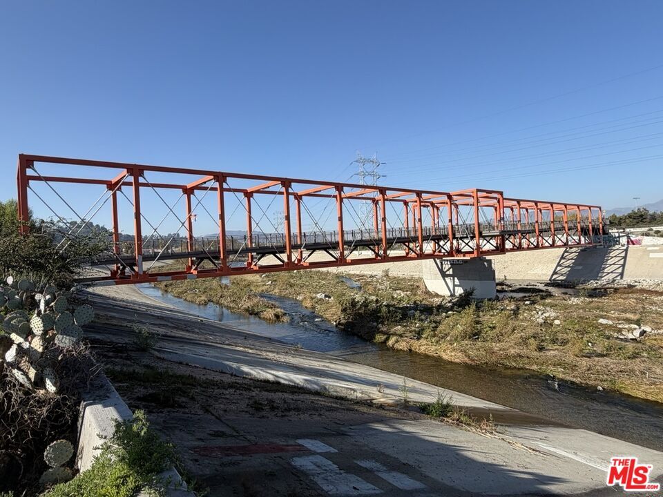 Photo - 2445 Harwood St