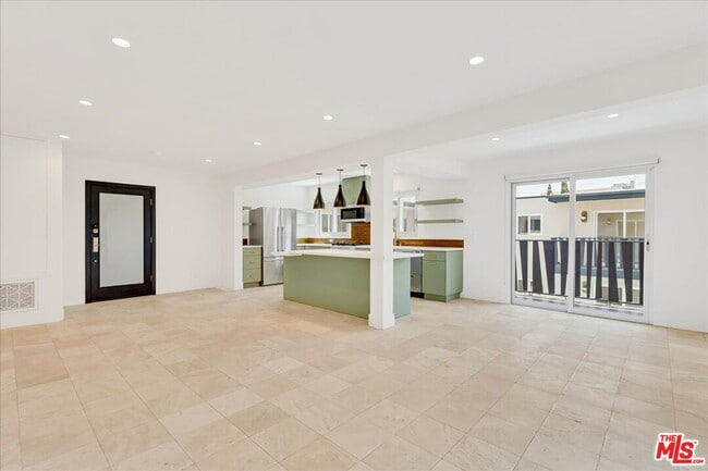 Photo - 210 S Hamilton Dr Apartment Unit 10