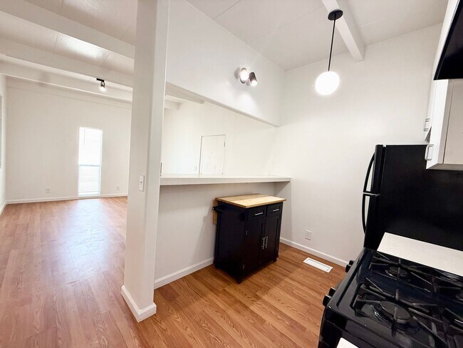 Photo - 525-27 S Juniper St Unit 525