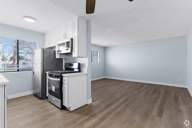 Building Photo - 1804 W 78th St Rental