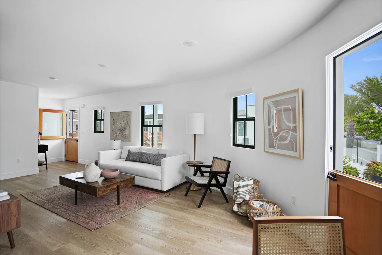 Floor Plan - Penthouse Suites! 2 BR 1 BA Penthouse in the He...