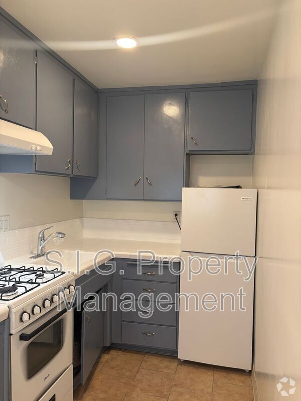 Building Photo - 220 W Spazier Ave Unit #D Rental