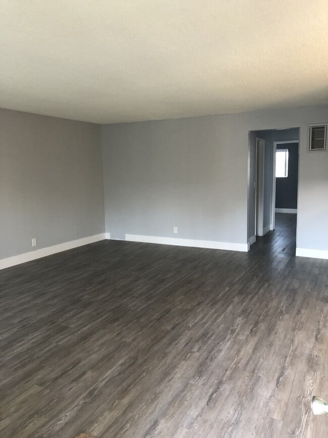 Living room - Oasis Apartments