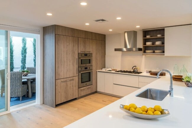 Building Photo - Cavalleri Malibu