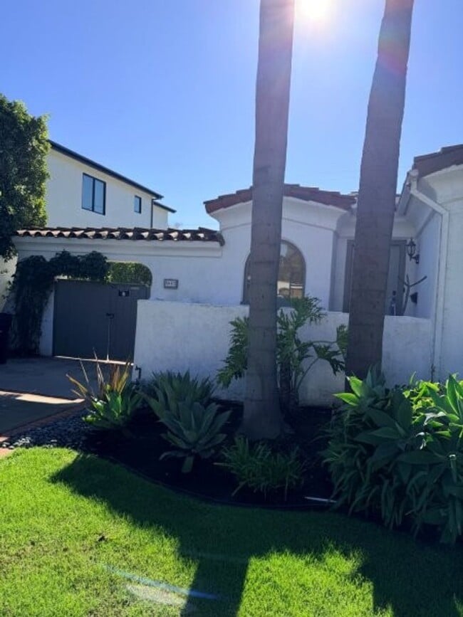 Photo - Pico-Robertson / Beverlywood 2 beds + 1.5 baths Spanish house PLUS Studio ADU  | Pool+Jacuzzi & e...