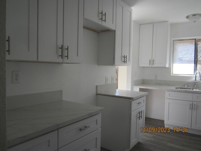 Building Photo - Completely Remodeled 3 Bedroom/2 Bath Near Galleria