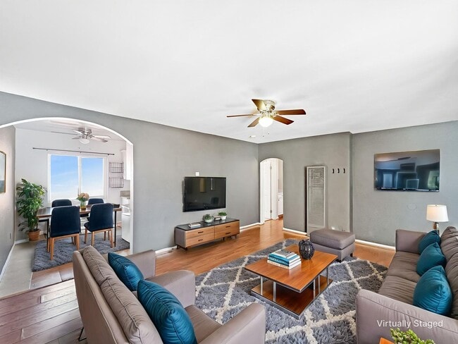 Building Photo - Beautiful 2B 1BA Condo w/ Reserved Parking and Wall AC! Unit 17