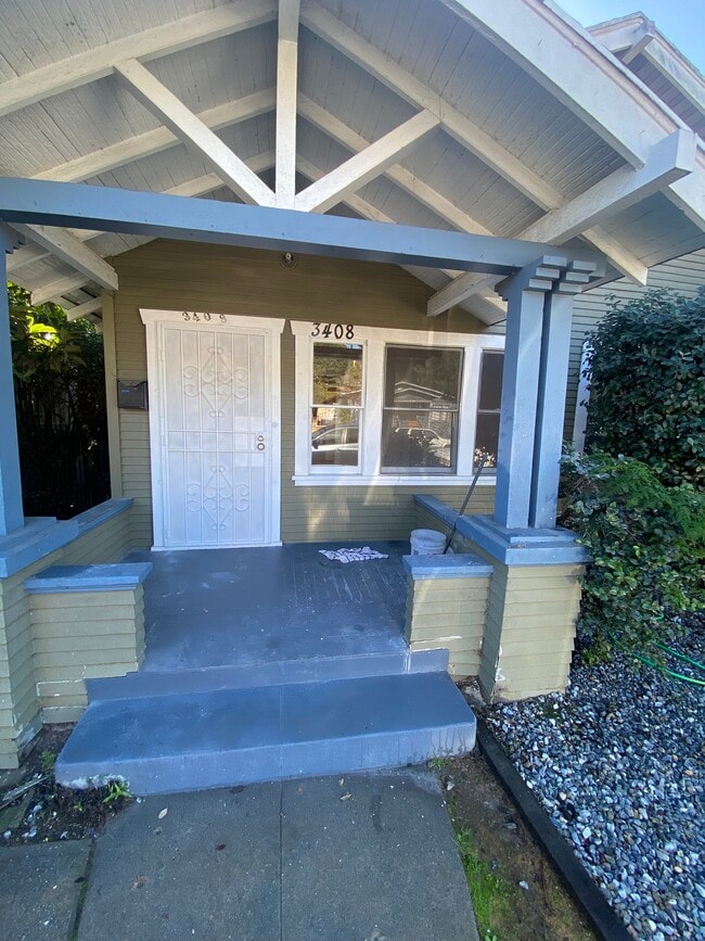 Building Photo - 3408 W 27th St Unit 3408