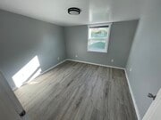 Room 1 - 610 W Manor Dr