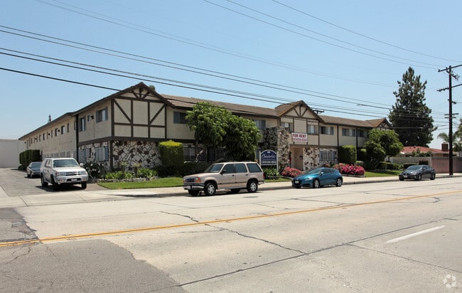 Chanteclair Apartments - Chanteclair Apartments