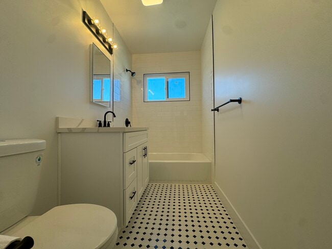 Photo - 3003 W Florence Ave Unit 4