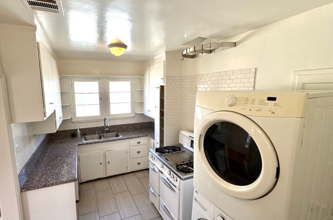 Kitchen with granite counters - 624 1/2 Hauser Blvd Unit 1/2
