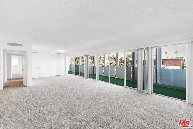 Building Photo - 825 S Gretna Green Way Unit J