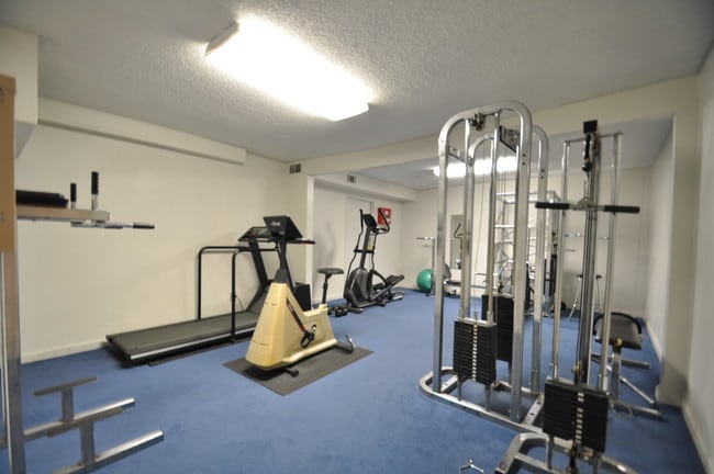 karinn  AMERICANA × L'Appartement Greenbrier Apartments - 9007 Camp Run Pkwy Sellersburg IN (5 units