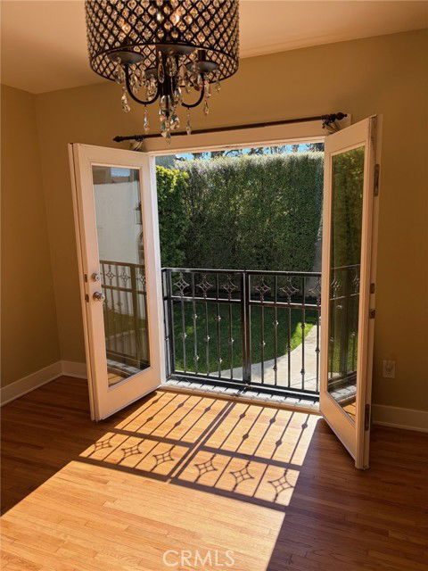 Photo - 559 W 39th St