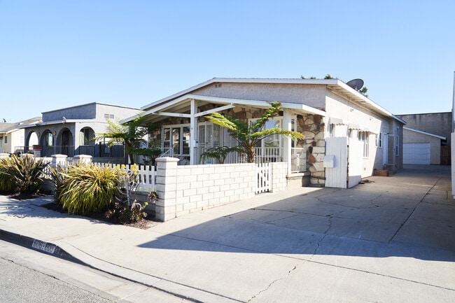 Photo - 606 E Realty St Unit 606