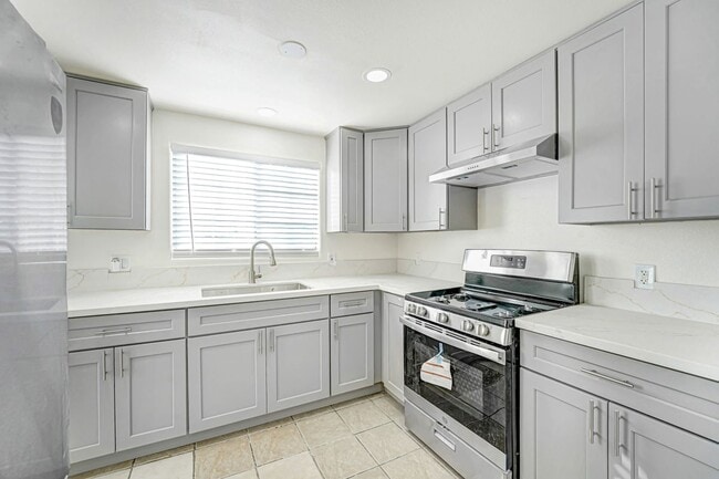 Building Photo - 400 W 109th St