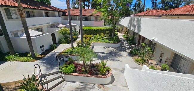 Building Photo - Summit Villas