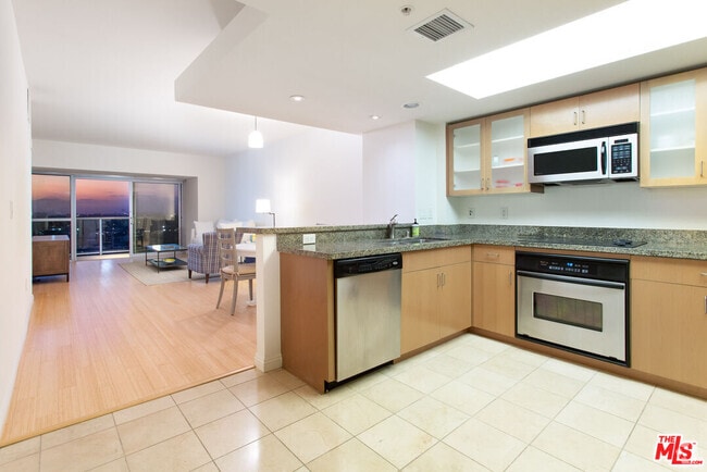 Building Photo - 13700 Marina Pointe Dr Unit 1609 Rental