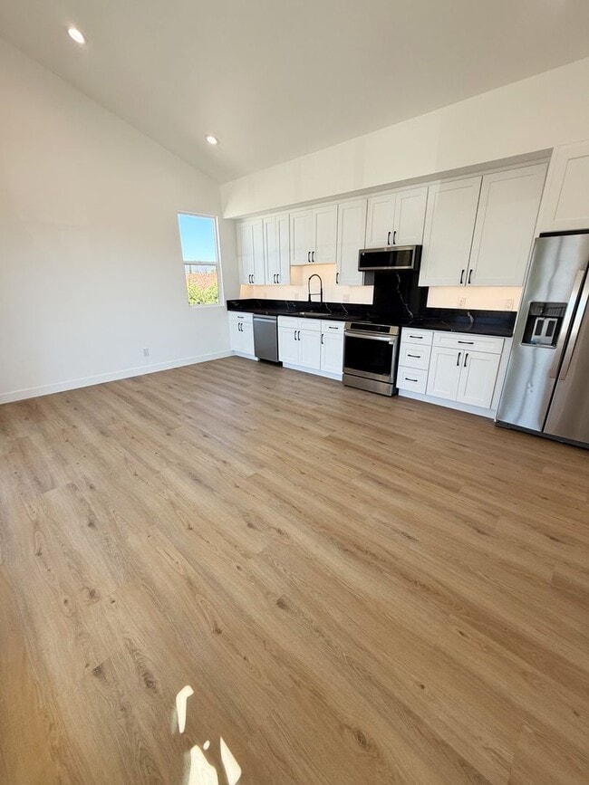 Photo - Gorgeous 1 Bed/1 Bath Upstairs unit, all n...