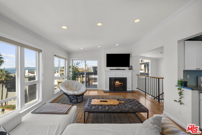 Building Photo - 118 7th St