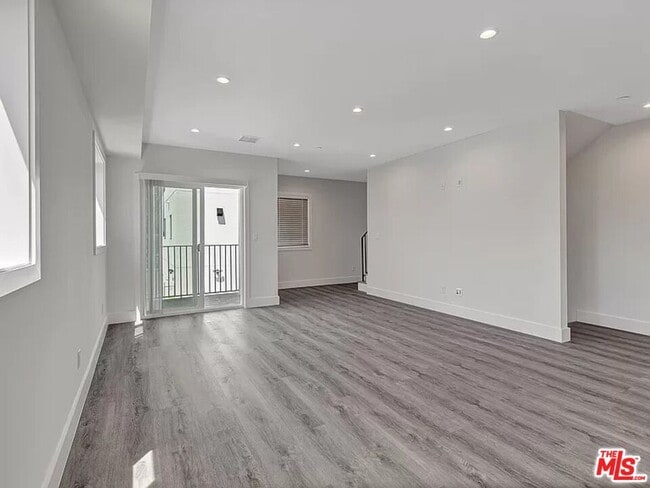 Photo - 5750 Kester Ave