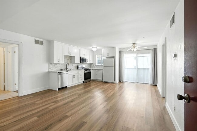 Charming 2BR + 1BA Condo in Tarzana availa... - Charming 2BR + 1BA Condo in Tarzana availa... Unit 326