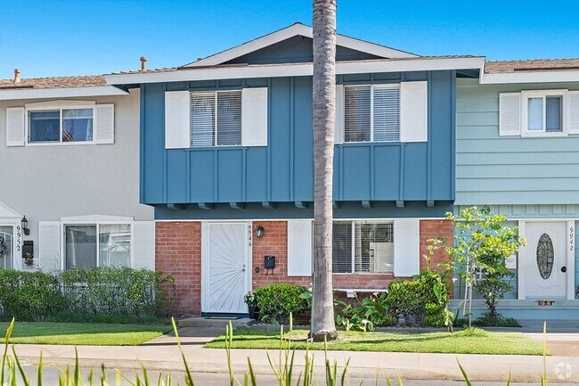 Building Photo - Charming Huntington Beach Townhome | Prime...