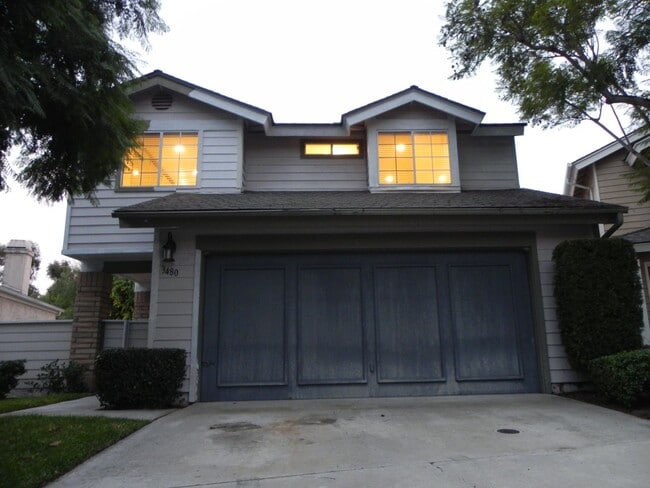 Building Photo - 4 Bed/2.5 Bath Spacious Two Story Home at ...