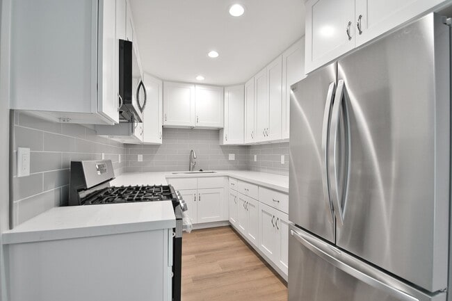 Photo - r221 39th Unit 221