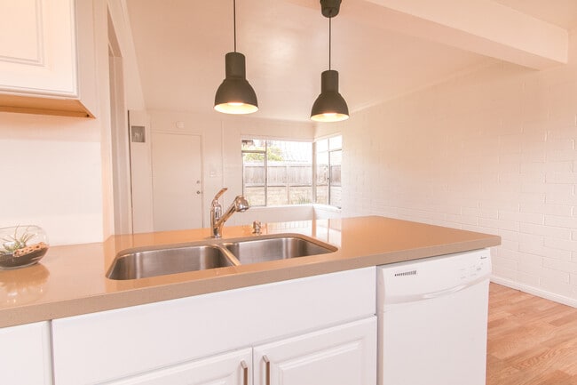 Photo - Charming 1br/1ba with Mid Century Touches in Ocean Beach/Point Loma Unit 4493
