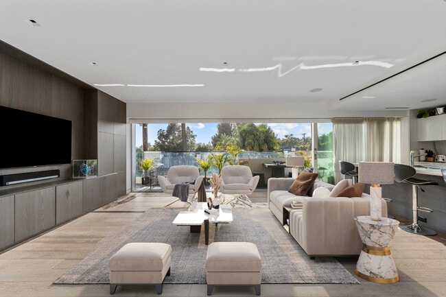 Building Photo - 838 N DOHENY Dr Unit 301